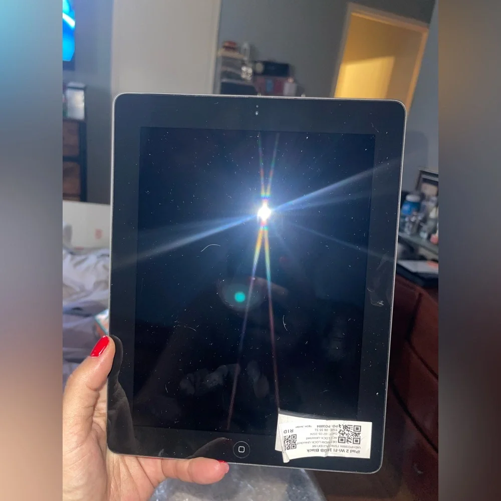 ipad 2 16gb Refurbished. No Cracks Or Scratches. Great Condition. Unlocked.